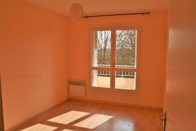 Appartement de Type F3 avec Balcon à Sully-sur-Loire