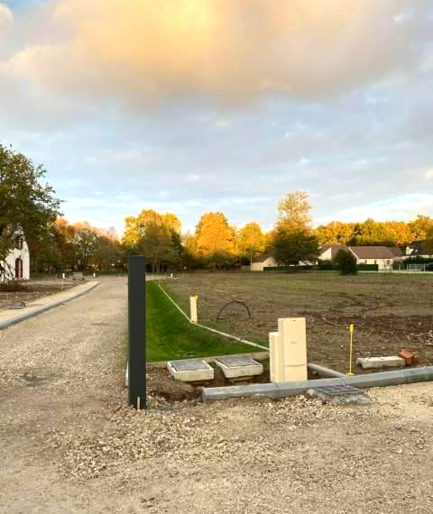 DANS RESIDENCE PRIVEE ENTRE SULLY SUR LOIRE ET CHATEAUNEUF.