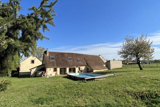 IDEAL CHEVAUX. PROPRIETE SUR 5,8 HECTARES PROCHE DE SULLY SU