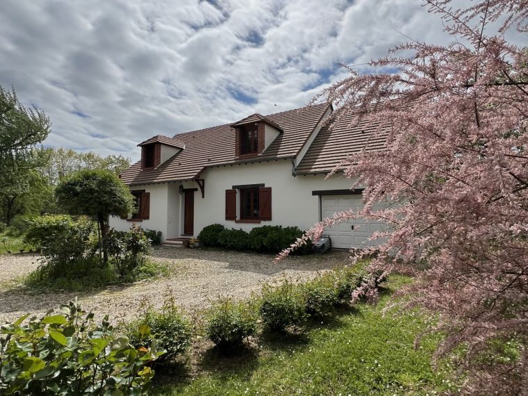 MAISON AVEC POUTRES DE 1989 A ST BENOIT SUR LOIRE PROCHE COM