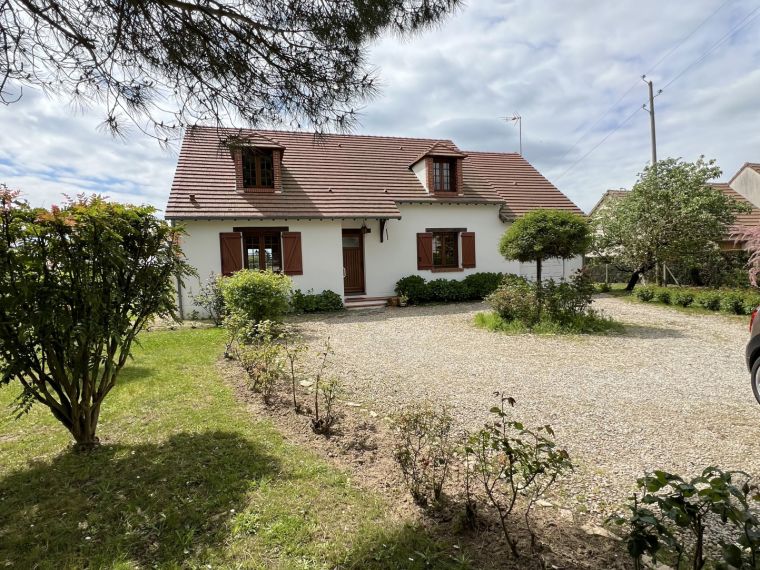 MAISON AVEC POUTRES DE 1989 A ST BENOIT SUR LOIRE PROCHE COM