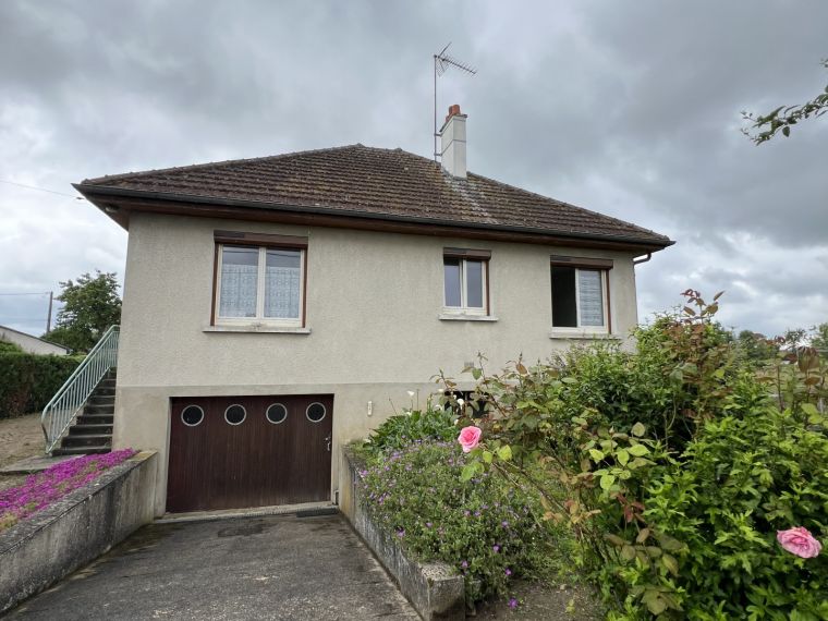 MAISON SUR SOUS-SOL AU CALME  A ST BENOIT SUR LOIRE PROCHE C