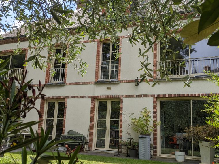 VUE SUR LE CHATEAU DE SULLY SUR LOIRE. GRANDE MAISON DE VILL