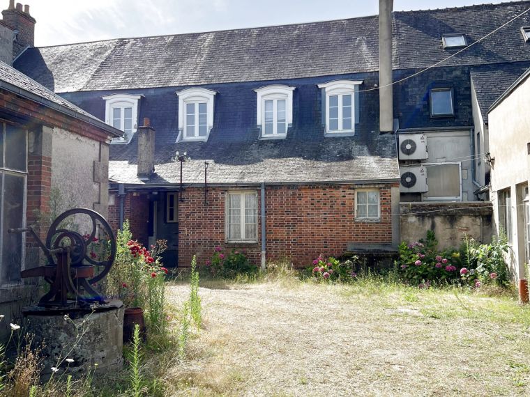 Spacieuse Maison de Ville au Coeur du Centre, Idéale pour Gra