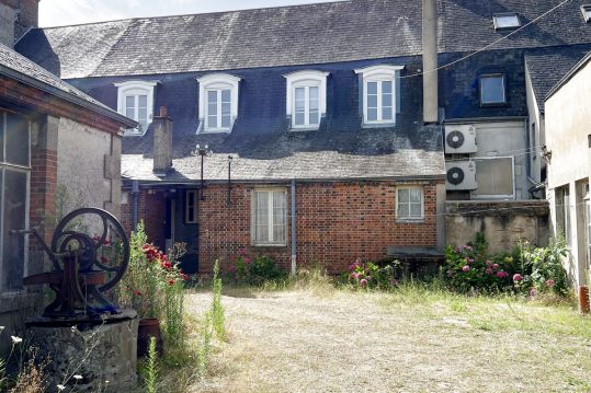 Spacieuse Maison de Ville au Coeur du Centre, Idéale pour Gra