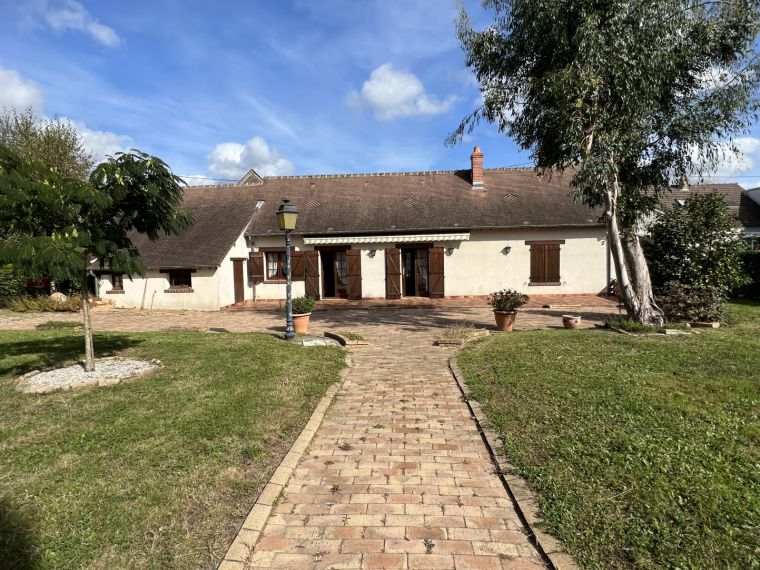 FERME DE 1900 RENOVEE SUR UN PARC DE 2416M2 PAYSAGE ET AVEC