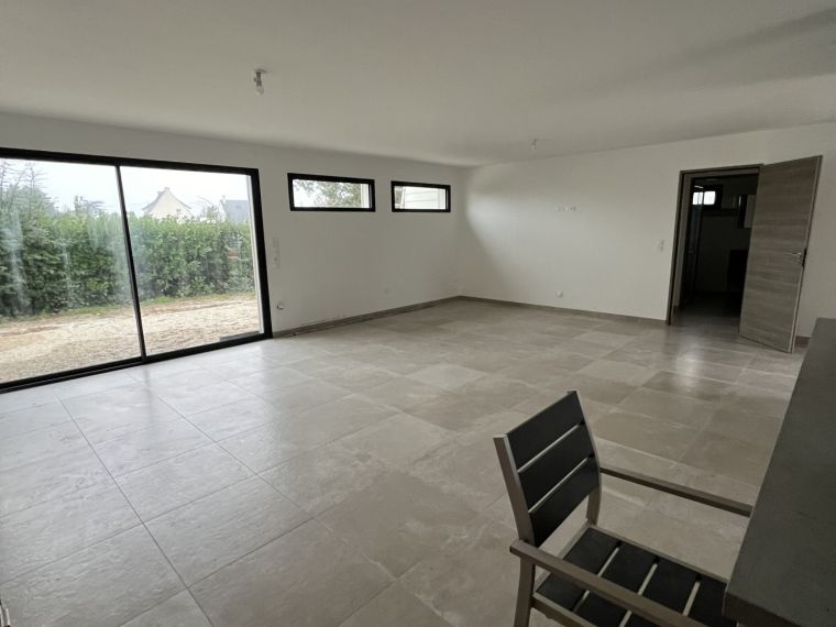 Maison neuve en bois à Ouzouer-sur-Loire : design moderne et