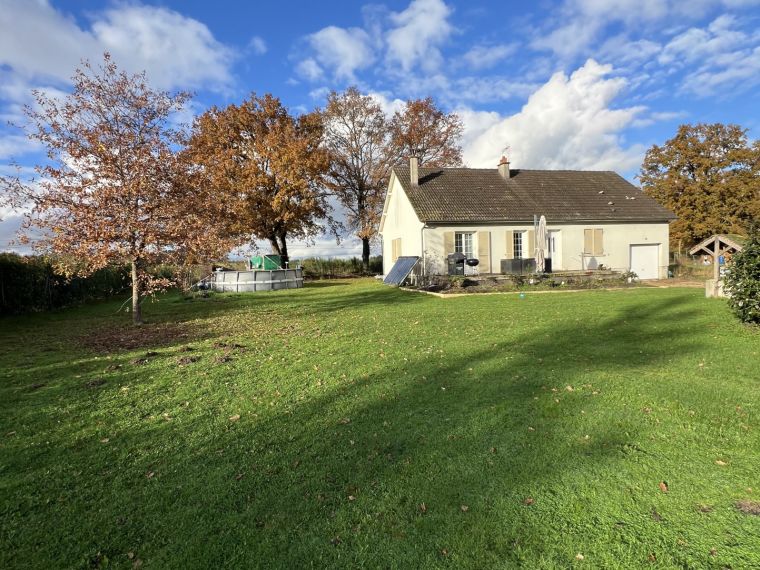 CHARMANTE MAISON AVEC GRAND JARDIN AU COEUR DE LA CAMPAGNE