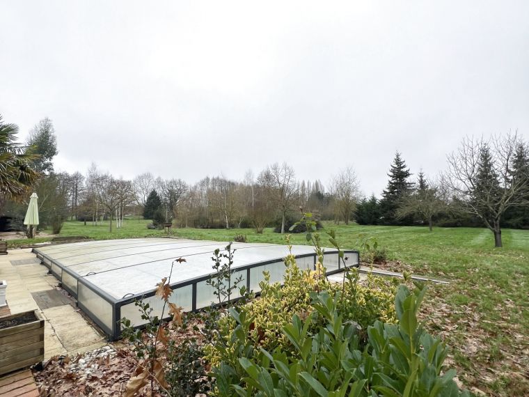 ÉLÉGANTE PROPRIÉTÉ À PROXIMITÉ DU CENTRE DE SULLY-SUR-LOIRE,