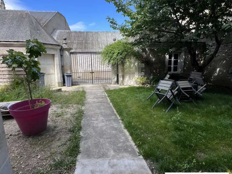 Élégant Appartement F2 au Coeur de Sully-sur-Loire dans un Imm