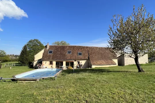 IDEAL CHEVAUX. PROPRIETE SUR 5,8 HECTARES PROCHE DE SULLY SUR LO