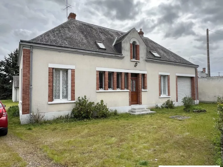 A SULLY SUR LOIRE. BELLE MAISON DE VILLE SUR 1159M² CLOS AVEC D