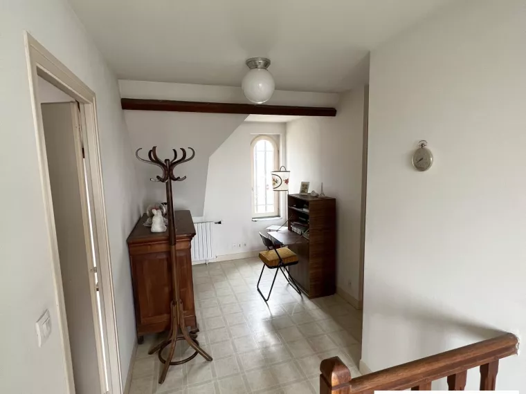 A SULLY SUR LOIRE. BELLE MAISON DE VILLE SUR 1159M² CLOS AVEC D