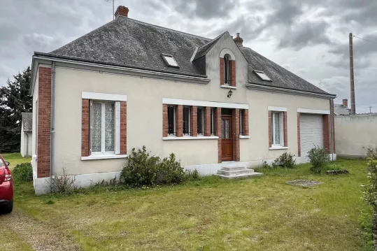 A SULLY SUR LOIRE. BELLE MAISON DE VILLE SUR 1159M² CLOS AVEC D