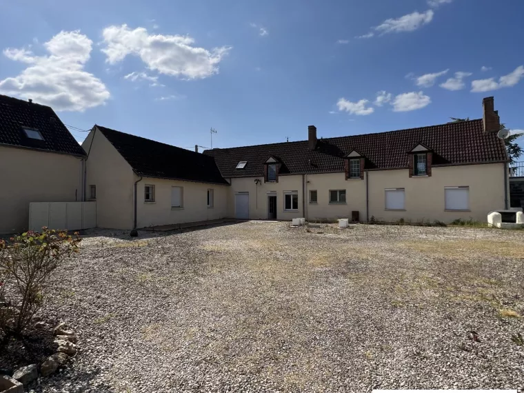 GRANDE MAISON COMPRENANT 4 LOGEMENTS INDEPENDANTS SUR 9522M² A