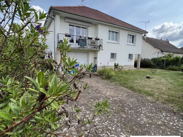 MAISON SUR SOUS-SOL DE PLAIN PIED PROCHE DU CENTRE DE SULLY SUR