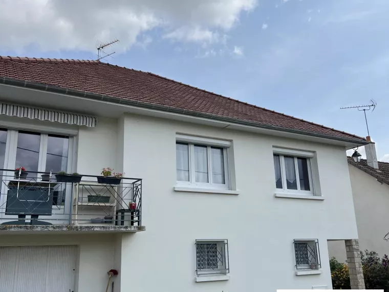 MAISON SUR SOUS-SOL DE PLAIN PIED PROCHE DU CENTRE DE SULLY SUR