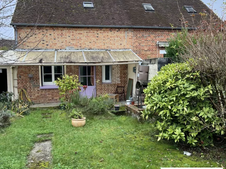 CHARMANTE MAISON EN BRIQUES DANS VILLAGE DE SOLOGNE TOUS COMMERC