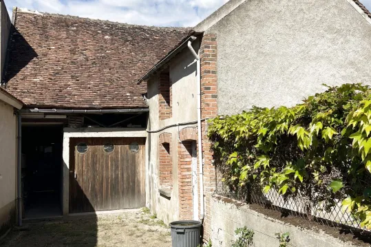 MAISON DE 1850 A RENOVER AU CENTRE DES BORDES