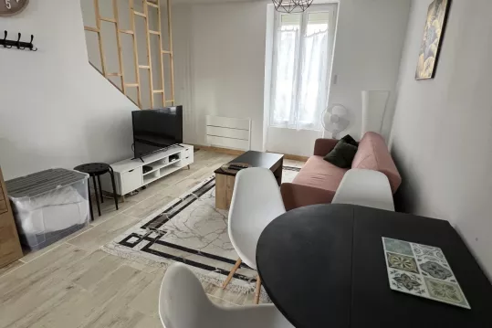 Maison divisée en 3 appartements