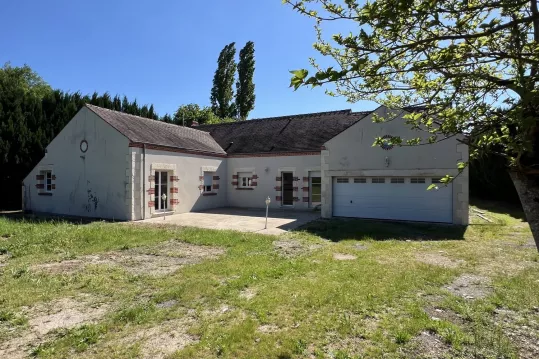 MAISON DE PLAIN PIED AVEC GRAND TERRAIN AU CALME