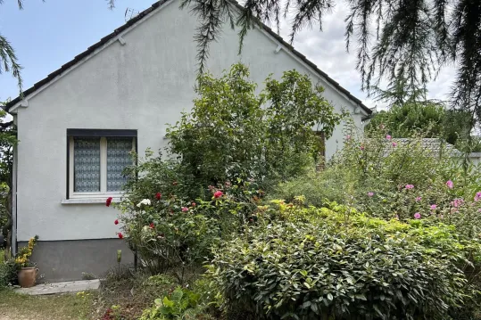 Charmante maison avec sous-sol à Sully-sur-Loire, agrémentée