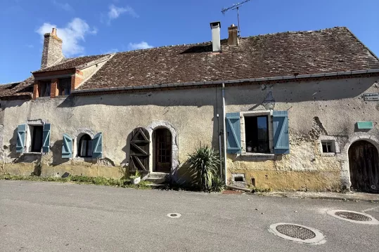 MAISON DE VILLAGE ANCIENNE A RENOVER