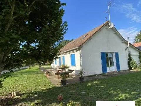 Maison de campagne avec grand hangar