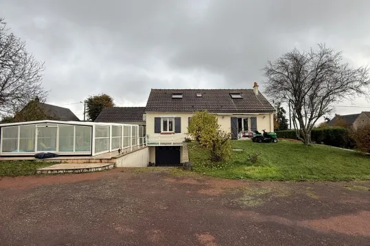 Maison avec piscine couverte