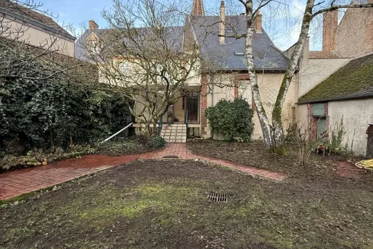 Maison de ville avec dépendances et maison d’amis