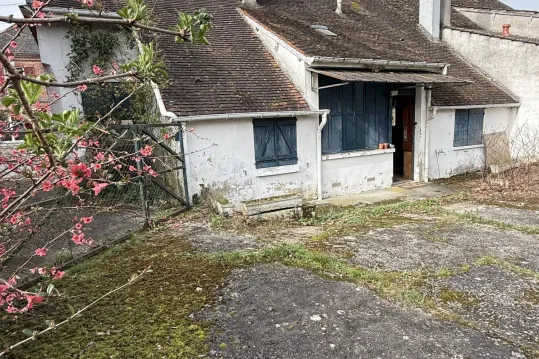 Maison ancienne à rénover à Cerdon avec jardin